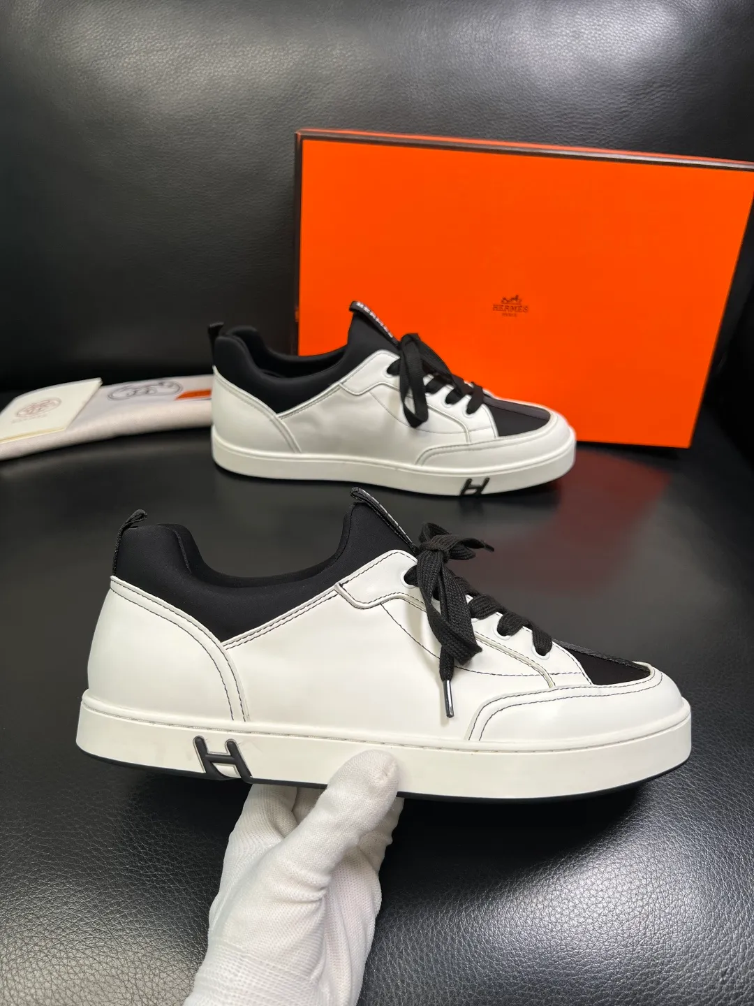 Men's shoes 💰700 Hermes High-quality top crafts Hermes counters are selling simultaneously with original factory configuration, original cowhide fabric imported from Italy, high-quality splicing technology, fully imported water-dyed cowhide lining, soles: original soles specially provided by the original factory are super comfortable, original factory and single goods are welcome to compare, code number 38-44 (customized 45)
